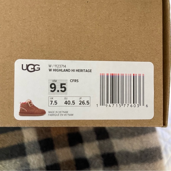 COPY - Ugg Highland Hi Heritage Shoe - Picture 4 of 6
